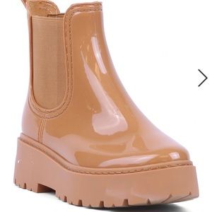 Thunder Chelsea Platform Lug Sole Rain Boot
DV BY DOLCE VITA